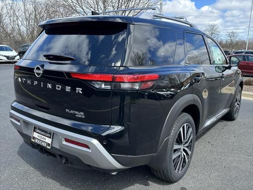 2025 Nissan Pathfinder Platinum 4WD