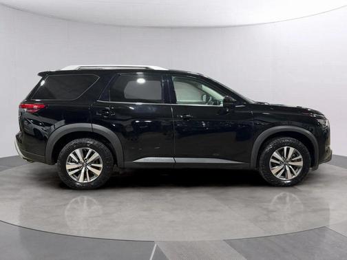2022 Nissan Pathfinder SL 4WD