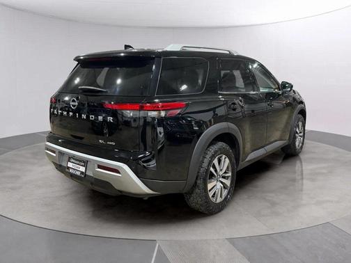 2022 Nissan Pathfinder SL 4WD