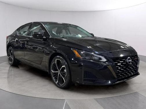 Black 2023 Nissan Altima 2.5 SR