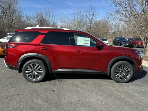 2025 Nissan Pathfinder SL 4WD