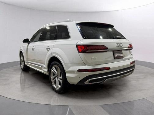 2023 Audi Q7 55 Premium Plus