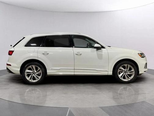2023 Audi Q7 55 Premium Plus