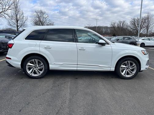 2023 Audi Q7 55 Premium Plus