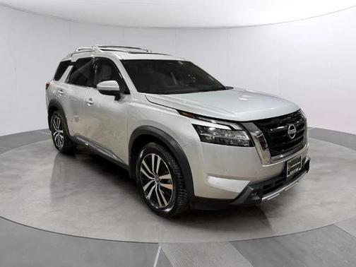 Brilliant Silver Metallic 2023 Nissan Pathfinder Platinum