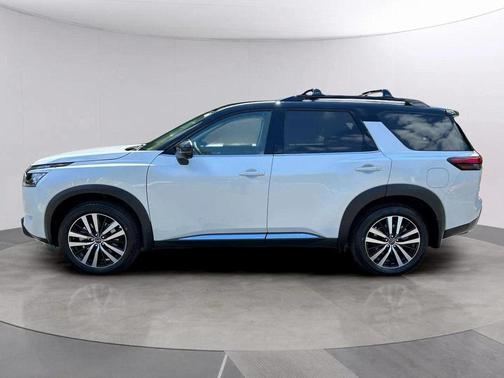 2025 Nissan Pathfinder Platinum 4WD