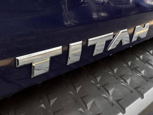 2017 Nissan Titan SL