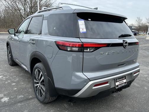 2025 Nissan Pathfinder Platinum 4WD