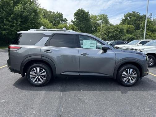2025 Nissan Pathfinder SL 4WD