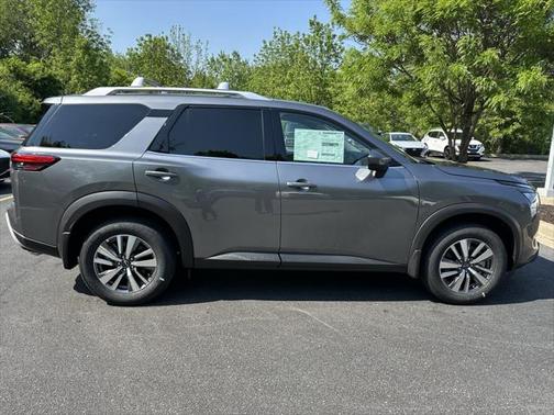 2025 Nissan Pathfinder SL 4WD