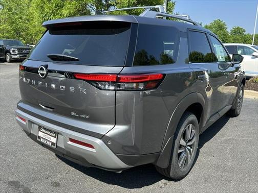 2025 Nissan Pathfinder SL 4WD