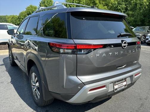 2025 Nissan Pathfinder SL 4WD