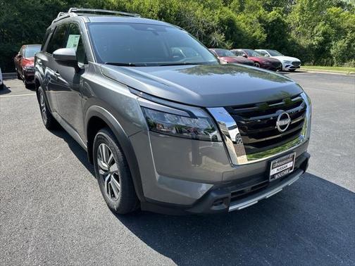 2025 Nissan Pathfinder SL 4WD