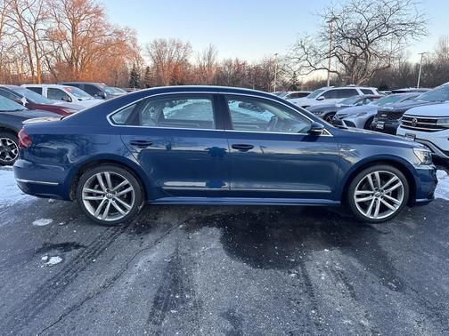 2019 Volkswagen Passat 2.0T R-Line