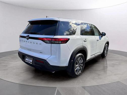 2025 Nissan Pathfinder S 4WD