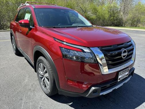 2025 Nissan Pathfinder SL 4WD