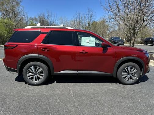 2025 Nissan Pathfinder SL 4WD