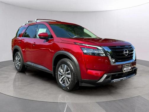 2025 Nissan Pathfinder SL 4WD