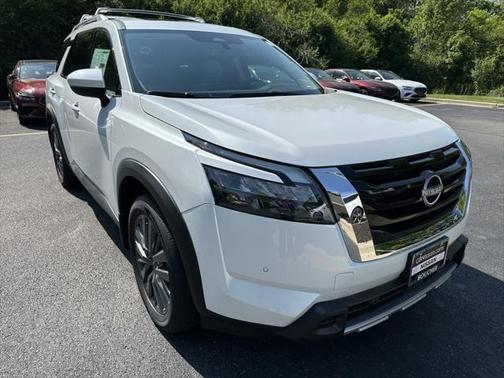 2025 Nissan Pathfinder SL FWD