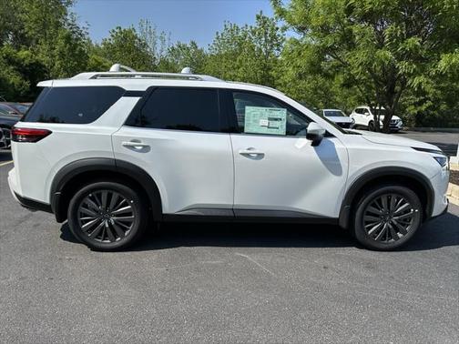 2025 Nissan Pathfinder SL FWD