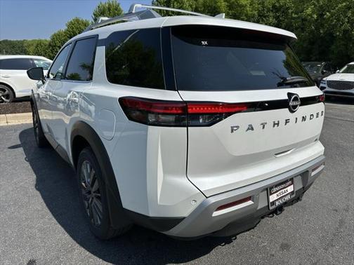 2025 Nissan Pathfinder SL FWD