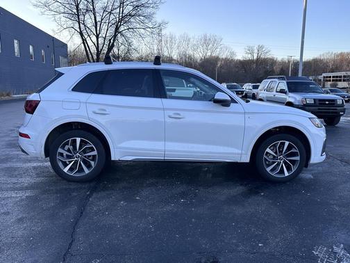 2023 Audi Q5 45 S line Premium Plus