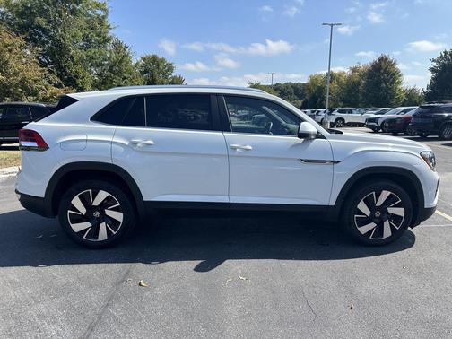 2024 Volkswagen Atlas Cross Sport 2.0T SE w/Technology 4MOTION