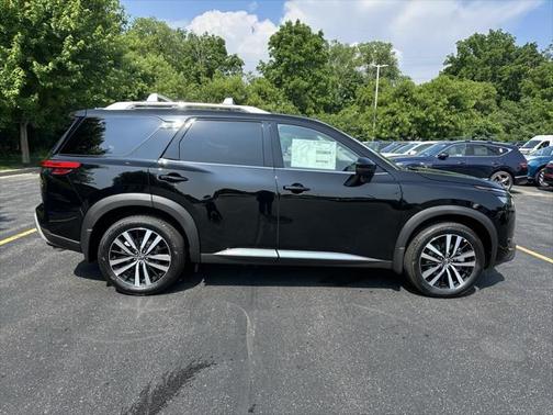 2025 Nissan Pathfinder Platinum 4WD