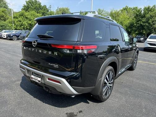2025 Nissan Pathfinder Platinum 4WD