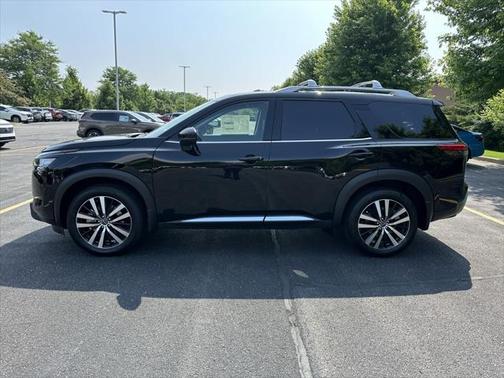 2025 Nissan Pathfinder Platinum 4WD