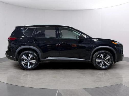 Super Black 2024 Nissan Rogue SL