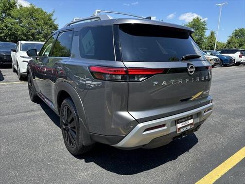 2025 Nissan Pathfinder Platinum 4WD