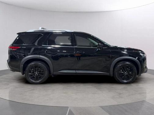 2024 Nissan Pathfinder SL 4WD