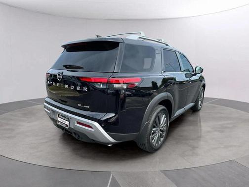 2025 Nissan Pathfinder SL 4WD