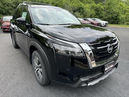 2025 Nissan Pathfinder SL 4WD