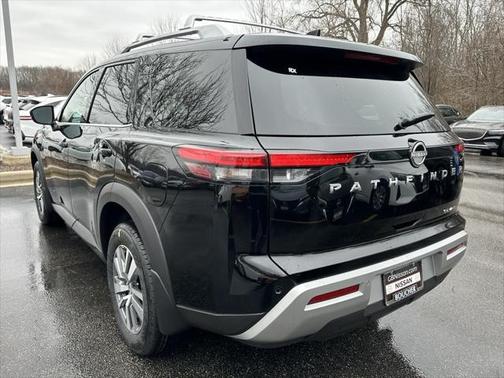 2025 Nissan Pathfinder SL 4WD
