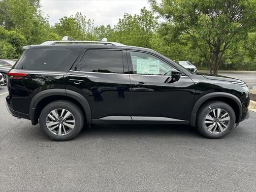 2025 Nissan Pathfinder SL 4WD
