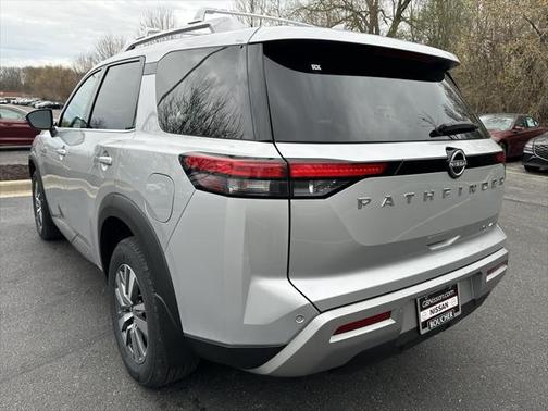 2025 Nissan Pathfinder SL 4WD