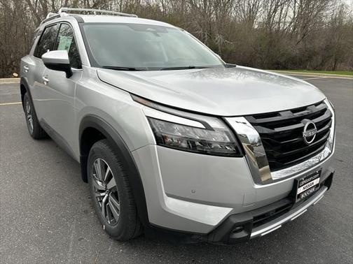 2025 Nissan Pathfinder SL 4WD