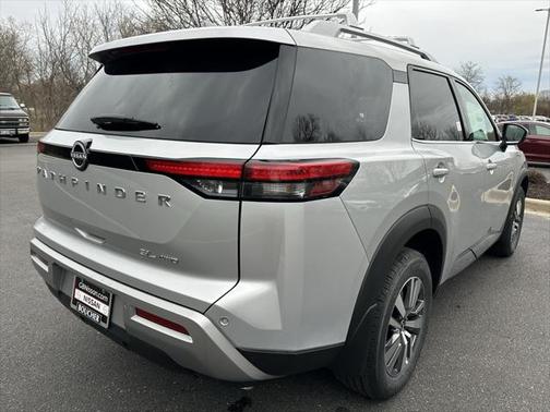 2025 Nissan Pathfinder SL 4WD
