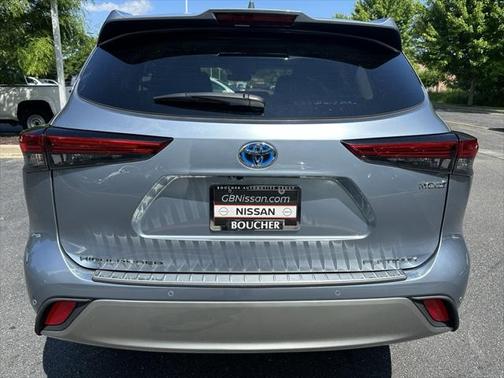 2022 Toyota Highlander Hybrid Platinum