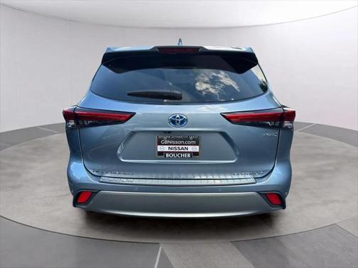 2022 Toyota Highlander Hybrid Platinum
