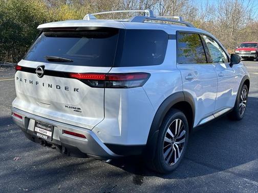 2025 Nissan Pathfinder Platinum 4WD