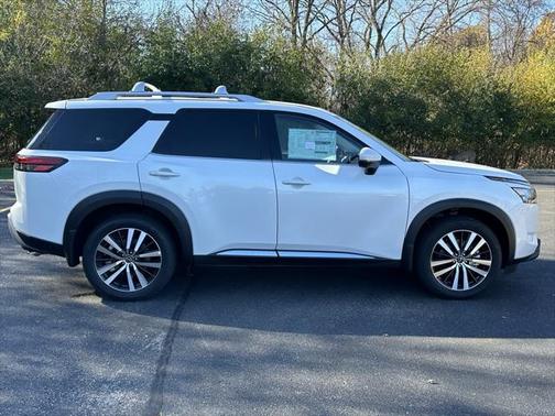 2025 Nissan Pathfinder Platinum 4WD