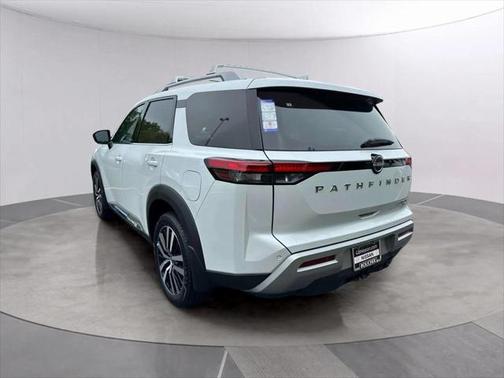 2025 Nissan Pathfinder Platinum 4WD