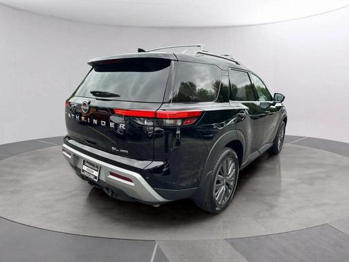 2025 Nissan Pathfinder SL 4WD
