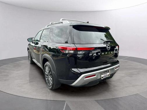 2025 Nissan Pathfinder SL 4WD