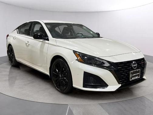 White 2023 Nissan Altima 2.5 SR