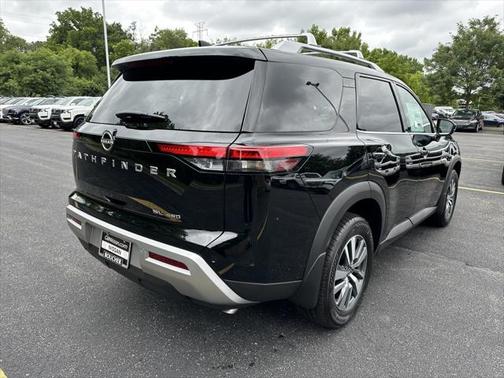 2025 Nissan Pathfinder SL 4WD
