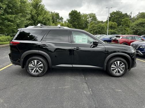 2025 Nissan Pathfinder SL 4WD